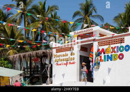 Mercato artigianale. Spiaggia di Manzanillo. Oceano Pacifico. Colima. Messico, Nord America Foto Stock