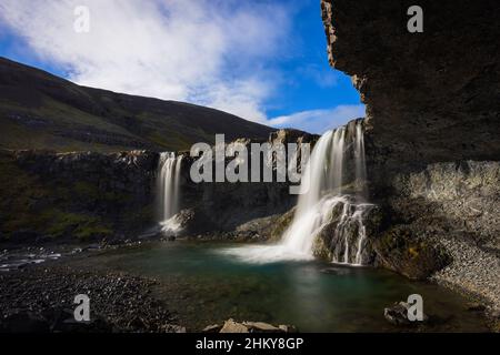 Cascata di Skutafoss nella valle di Thorgeirsstadadalur, Islanda sud-orientale Foto Stock