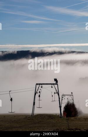 Inversione delle condizioni meteorologiche nei pressi del villaggio tedesco Neuastenberg Foto Stock