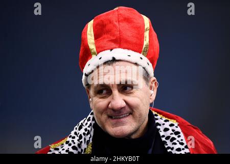 Milano, Italia. 05 febbraio 2022. L'ex giocatore Christian Vieri guarda alla fine della serie Una partita di calcio tra il FC Internazionale e l'AC Milan. Credit: Nicolò campo/Alamy Live News Foto Stock