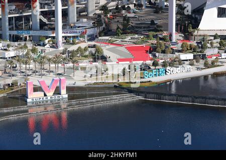 INGLEWOOD, CA - 5 FEBBRAIO: Vista aerea dello stadio SoFi, sede della NFL LA Rams e sede del Super Bowl LVI il 5 febbraio 2022. Credito: mpi34/MediaPunch Foto Stock