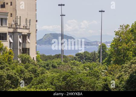 Flamengo spiaggia mare, visto dalla cima di un edificio nel quartiere di Rio de Janeiro. Foto Stock
