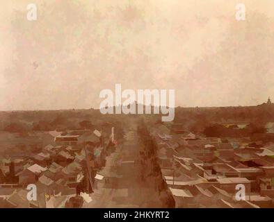 Arte ispirata da Bird's-eye vista di una strada allungata dello shopping in una città distesa, Cina, Jan Adriani (attribuito a), Cina, 1907, supporto fotografico, carta, Altezza 81 mm x larghezza 105 mm, opere classiche modernizzate da Artotop con un tocco di modernità. Forme, colore e valore, impatto visivo accattivante sulle emozioni artistiche attraverso la libertà delle opere d'arte in modo contemporaneo. Un messaggio senza tempo che persegue una nuova direzione selvaggiamente creativa. Artisti che si rivolgono al supporto digitale e creano l'NFT Artotop Foto Stock