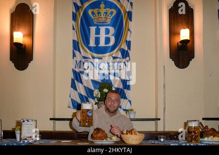 FINALE VON „ICH BIN EIN STAR – HOLT MICH HIER RAUS“ Filip Pavlović (27)ist Dschungelkönig! Im finale der RTL-Show „Ich bin ein Star – Holt mich hier r Foto Stock