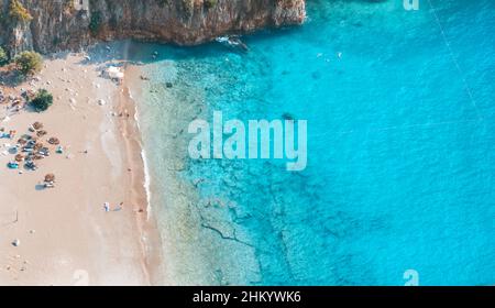 Vista spettacolare della spiaggia limpida e del mare turchese trasparente della Valle delle Farfalle, Turchia. Foto Stock