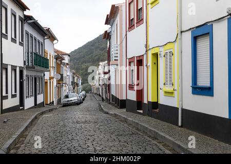 Strada laterale vuota, Angra do Heroismo, Portogallo, Azzorre, Isola di Terceira, Foto Stock