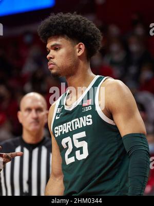 Piscataway, New Jersey, Stati Uniti. 6th Feb 2022. Michigan state Spartans Forward Malik Hall (25) durante l'azione di pallacanestro Big Ten tra i Michigan state Spartans e i Rutgers Scarlet Knights presso la Jersey Mikes Arena di Piscataway, New Jersey, sabato 5 2022 febbraio. Rutgers sconvolse il Michigan state 84-63. Duncan Williams/CSM/Alamy Live News Foto Stock