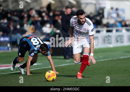 Bergamo, 6 febbraio 2022. Charalampos Lykogiannis difensore di Cagliari Calcio in azione durante la Serie A partita di calcio tra Atalanta e Cagliari. Credit: Stefano Nicoli/Speed Media/Alamy Live News Foto Stock