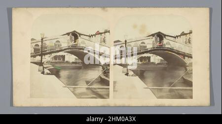 Arte ispirata al ponte di Rialto a Venezia, Venezia, c.. 1850 - c. 1880, cartone, stampa albume, altezza 85 mm x larghezza 170 mm, opere classiche modernizzate da Artotop con un tocco di modernità. Forme, colore e valore, impatto visivo accattivante sulle emozioni artistiche attraverso la libertà delle opere d'arte in modo contemporaneo. Un messaggio senza tempo che persegue una nuova direzione selvaggiamente creativa. Artisti che si rivolgono al supporto digitale e creano l'NFT Artotop Foto Stock