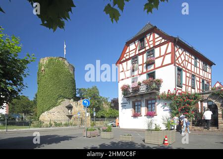 Sebastian Tower e Weinhaus Krone a Eltville, Assia, Germania Foto Stock