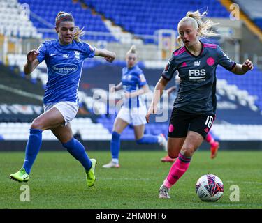 BIRMINGHAM, REGNO UNITO. FEBBRAIO 6th Freya Gregory di Leicester City ha raffigurato con la palla durante la partita Barclays fa Women's Super League tra Birmingham City e Leicester City a St Andrews, Birmingham domenica 6th febbraio 2022. (Credit: Kieran Riley | MI News) Credit: MI News & Sport /Alamy Live News Foto Stock