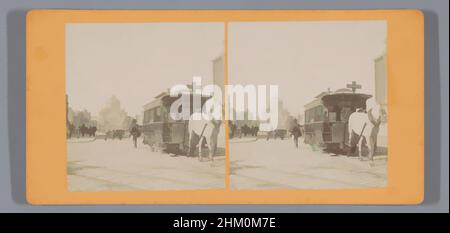 Arte ispirata al tram trainato da cavalli sull'Hogesluis con il Paleis voor Volksvlijt, Amsterdam, editore: Gebroeders Douwes, Amsterdam, 1896 - 1918, Cartone, carta, stampa albume, altezza 88 mm x larghezza 179 mm, opere classiche modernizzate da Artotop con un tocco di modernità. Forme, colore e valore, impatto visivo accattivante sulle emozioni artistiche attraverso la libertà delle opere d'arte in modo contemporaneo. Un messaggio senza tempo che persegue una nuova direzione selvaggiamente creativa. Artisti che si rivolgono al supporto digitale e creano l'NFT Artotop Foto Stock