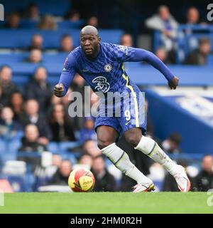 Londra, Regno Unito. 06th Feb 2022. Romelu Lukaku di Chelsea in azione durante la fa Cup 4th Round match tra Chelsea e Plymouth Argyle a Stamford Bridge, Londra, Inghilterra, il 5 febbraio 2022. Foto di Ken Sparks. Solo per uso editoriale, licenza richiesta per uso commerciale. Nessun utilizzo nelle scommesse, nei giochi o nelle pubblicazioni di un singolo club/campionato/giocatore. Credit: UK Sports Pics Ltd/Alamy Live News Foto Stock