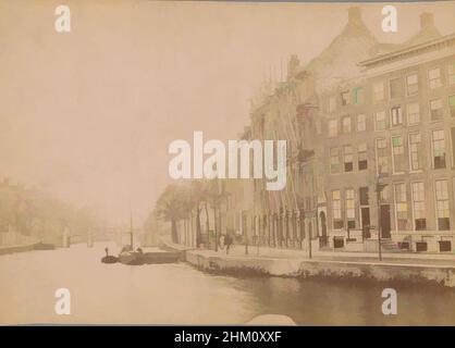 Art Inspired by View of the Keizersgracht in Amsterdam, Amsterdam, 1850 - 1900, supporto fotografico, stampa albume, Altezza 92 mm x larghezza 134 mm, opere classiche modernizzate da Artotop con un tocco di modernità. Forme, colore e valore, impatto visivo accattivante sulle emozioni artistiche attraverso la libertà delle opere d'arte in modo contemporaneo. Un messaggio senza tempo che persegue una nuova direzione selvaggiamente creativa. Artisti che si rivolgono al supporto digitale e creano l'NFT Artotop Foto Stock