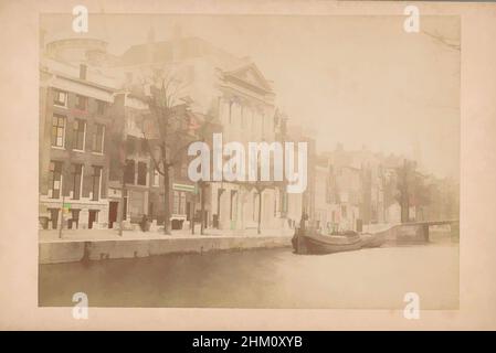 Art Inspired by View of Felix Meritis on the Keizersgracht in Amsterdam, Amsterdam, 1850 - 1900, supporto fotografico, cartone, Stampa albume, altezza 108 mm x larghezza 167 mm, opere classiche modernizzate da Artotop con un tocco di modernità. Forme, colore e valore, impatto visivo accattivante sulle emozioni artistiche attraverso la libertà delle opere d'arte in modo contemporaneo. Un messaggio senza tempo che persegue una nuova direzione selvaggiamente creativa. Artisti che si rivolgono al supporto digitale e creano l'NFT Artotop Foto Stock
