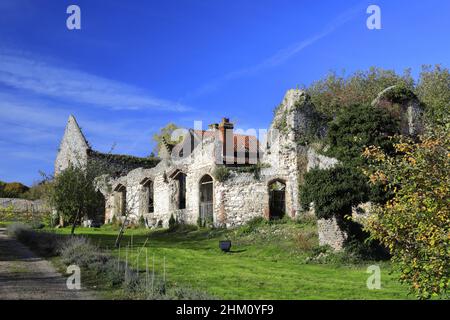 Le rovine di St. Marys Abbey, Little Walsingham Village, North Norfolk, Inghilterra, Regno Unito Foto Stock