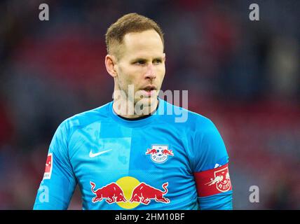 Monaco di Baviera, Germania. 05th Feb 2022. Peter GULACSI, portiere RB Leipzig 1 nella partita FC BAYERN München - RB LEIPZIG 3-2 1.German Football League il 5 febbraio 2022 a Monaco di Baviera, Germania. Stagione 2021/2022, giorno di festa 21, 1.Bundesliga, FCB, München, 21.Spieltag. FCB © Peter Schatz / Alamy Live News - LE NORMATIVE DFL VIETANO L'USO DI FOTOGRAFIE come SEQUENZE DI IMMAGINI e/o QUASI-VIDEO - Credit: Peter Schatz/Alamy Live News Foto Stock