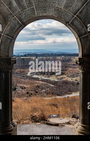 Vista di Devils Den dal castello, Little Round Top, Gettysburg National Military Park, Pennsylvania, USA Foto Stock