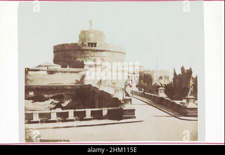 Arte ispirata alla vista del Castello degli Angeli a Roma, Engelenburcht, 1850 - 1900, cartone, stampa albume, Altezza 107 mm x larghezza 168 mm, opere classiche modernizzate da Artotop con un tocco di modernità. Forme, colore e valore, impatto visivo accattivante sulle emozioni artistiche attraverso la libertà delle opere d'arte in modo contemporaneo. Un messaggio senza tempo che persegue una nuova direzione selvaggiamente creativa. Artisti che si rivolgono al supporto digitale e creano l'NFT Artotop Foto Stock