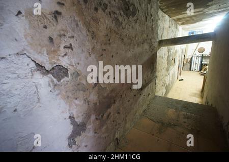 Ambienti danneggiati da infiltrazioni d'acqua nelle pareti Foto Stock