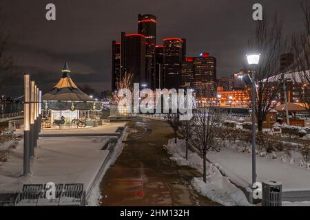 Detroit, Michigan - Cullen Plaza sul lungofiume di Detroit, vicino al quartier generale della General Motors nel Renaissance Center. Foto Stock