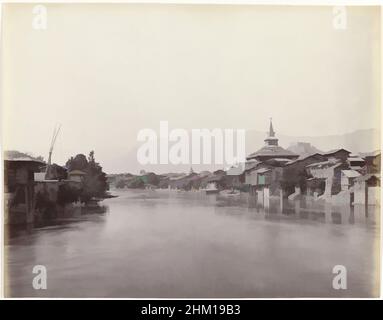 Arte ispirata da Vista di Srinagar in Jammu e Kashmir in India, con la Moschea Shah Hamdan (Khanqah-e-Moula o Shah-e-Hamadan Masjid) sulla riva del fiume Jhelum, lungo il fiume, dal sesto Ponte (titolo originale), questo colpo che mostra importanti punti di riferimento da Kashmir è stato probabilmente, Opere classiche modernizzate da Artotop con un tocco di modernità. Forme, colore e valore, impatto visivo accattivante sulle emozioni artistiche attraverso la libertà delle opere d'arte in modo contemporaneo. Un messaggio senza tempo che persegue una nuova direzione selvaggiamente creativa. Artisti che si rivolgono al supporto digitale e creano l'NFT Artotop Foto Stock