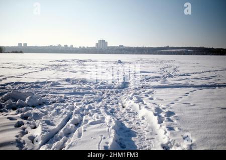 Bacino innevato, paesaggio invernale, Voronezh, Russia. Foto Stock