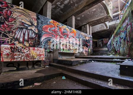 Dereligere Un edificio in stile brutalista e un ex centro di formazione dei preti, il St Peter's Seminary a Cardross, Argyll and Bute, Scozia Foto Stock