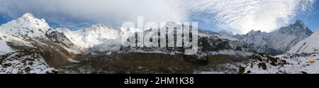 Mattina vista panoramica dal campo base sud del monte Annapurna, Nepal Foto Stock