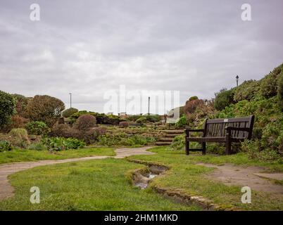 Cromer, Norfolk, Regno Unito – Febbraio 2022. Cliff top giardino aperto al pubblico nella cittadina balneare di Cromer sulla costa nord del Norfolk Foto Stock