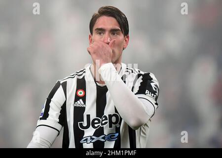 Torino, Italia. 06th Feb 2022. Il Dusan Vlahovic della Juventus FC reagisce durante la serie Una partita di calcio 2021/2022 tra la Juventus FC e l'Hellas Verona allo stadio Juventus di Torino (Italia), 6th febbraio 2022. Foto Federico Tardito/Insidefoto Credit: Ininsidefoto srl/Alamy Live News Foto Stock