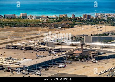 Vista aerea, Aeropuerto de Palma de Mallorca, Aeroporto di Palma, Palma, Maiorca, Isole Baleari, Spagna, ES, Europa, emissioni aeree, aeroporto, aircraf Foto Stock