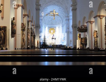 Feastful interno della Cattedrale di San Kiliano a Wuerzburg Germania Foto Stock