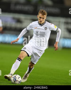 Swansea, Regno Unito. 05th Feb 2022. Flynn Downes di Swansea City in azione. EFL Skybet Championship Match, Swansea City vs Blackburn Rovers allo Stadio Swansea.com di Swansea sabato 5th febbraio 2022. Questa immagine può essere utilizzata solo a scopo editoriale. Solo per uso editoriale, licenza richiesta per uso commerciale. Nessun uso in scommesse, giochi o un singolo club/campionato/giocatore pubblicazioni. pic di Andrew Orchard//Alamy Live news Foto Stock