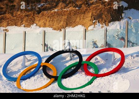 Zhangjiakou, Hebei, Cina. 5th Feb 2022. General view Biathlon : Relay misto durante i Giochi Olimpici invernali di Pechino 2022 al National Biathlon Centre di Zhangjiakou, Hebei, Cina . Credit: YUTAKA/AFLO SPORT/Alamy Live News Foto Stock