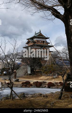suwa, nagano, giappone, 2022/06/02 , Vista sul Castello di Takashima (Takashima-jō) è un castello giapponese situato a Suwa, nella prefettura centrale di Nagano, Giappone. A t Foto Stock