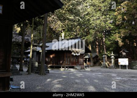 suwa, nagano, giappone, 2022/06/02 , Suwa Grand Shrine (Suwa-taisha), storicamente noto anche come Suwa Shrine (Suwa-jinja) o Suwa Daimyōjin, è un gruppo di persone Foto Stock