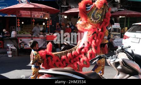 DragonYear of the Tiger 2022 Chinese New Year CNY Yaowarat Road Samphanthawong District Chinatown Bangkok Thailandia Foto Stock