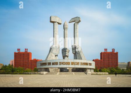 29 aprile 2019: Monumento alla fondazione del partito, che è stato completato il 10 ottobre 1995 e si trova a Pyongyang, Corea del Nord. L'elemento simboleggia Th Foto Stock