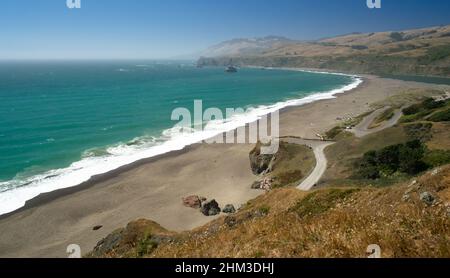 L'area marina protetta del fiume Russo e l'oceano pacifico nel parco statale della costa di sonoma in California Foto Stock