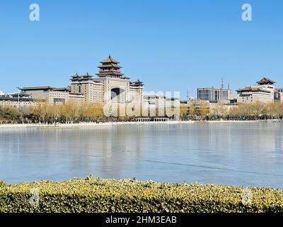 Pechino, Pechino, Cina. 7th Feb 2022. Nel 7 febbraio 2022, Pechino Bing dwen dwen Snow Lotus Park nella Piazza Olimpica d'Inverno durante il Festival di Primavera. (Credit Image: © SIPA Asia via ZUMA Press Wire) Foto Stock