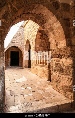 Midyat, Mardin, Turchia - 02 2017 settembre: Monastero di Mor Hananyo (Deyrulzafaran, monastero di Saffron) Foto Stock
