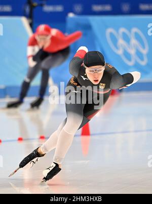 Pechino, Cina. 07th Feb 2022. Olimpiadi, pattinaggio di velocità, donne, donne 1500m al National Speed Skating Rink 'The Ice Ribbon'. Michelle Uhrig dalla Germania in azione. Credit: Peter Kneffel/dpa/Alamy Live News Foto Stock