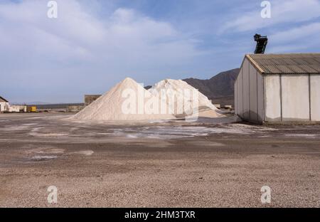 Mucchi di sale. A salinas Cabo de Gata, Almeria, Spagna. Foto Stock