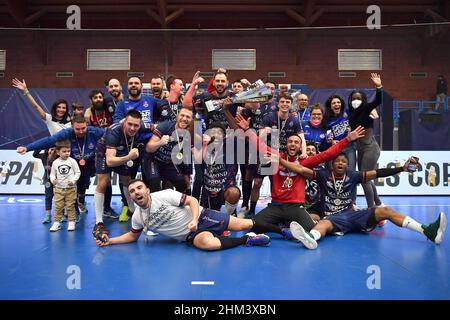 PremiazioneRaimond Handball Sassari - Conversano finale maschile FIGH Finals Coppa Italia 2022 durante finali Coppa Italia 2022, Pallamano in Salsomaggiore Terme, Italia, 06 febbraio 2022 Foto Stock