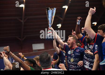 PremiazioneRaimond Handball Sassari - Conversano finale maschile FIGH Finals Coppa Italia 2022 durante finali Coppa Italia 2022, Pallamano in Salsomaggiore Terme, Italia, 06 febbraio 2022 Foto Stock