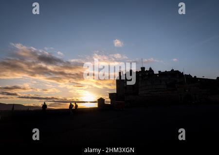 Castello di Edimburgo al tramonto Foto Stock