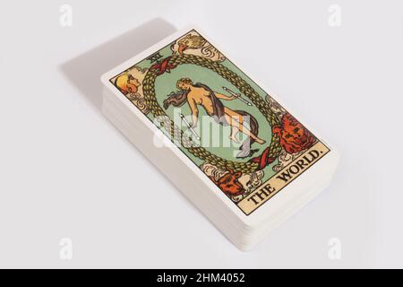 La World Tarot Card da un pacchetto tradizionale Foto Stock