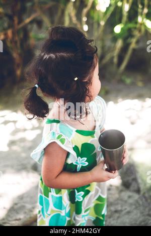 Bambina con capelli ricci, stampato in vignette-stile, J. Charles Rasmussen  (American, attivo Davenport, Iowa e reinventato Foto stock - Alamy