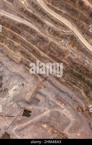 Vista aerea della cava di granito. Estrazione per vista granito da un drone Foto Stock